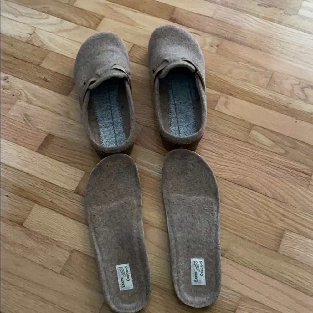 Earth Origins Clogs - Picture 9 of 10
